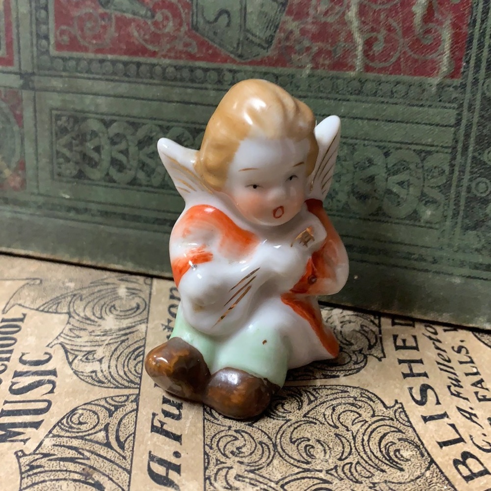 Vintage Angel Figurine playing small guitar made in occupied Japan